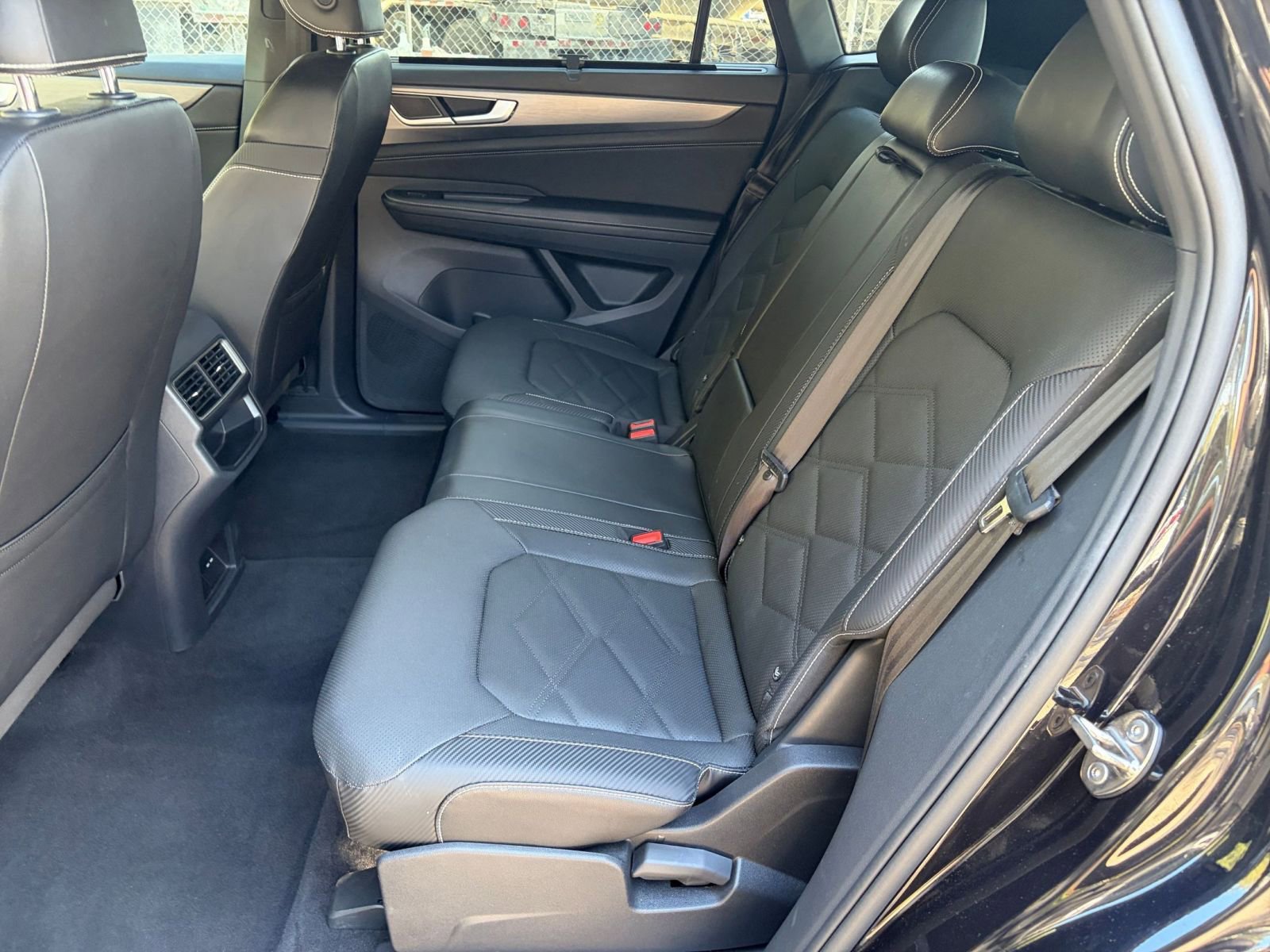 Thumbnail: 2025 Volkswagen Atlas - 32