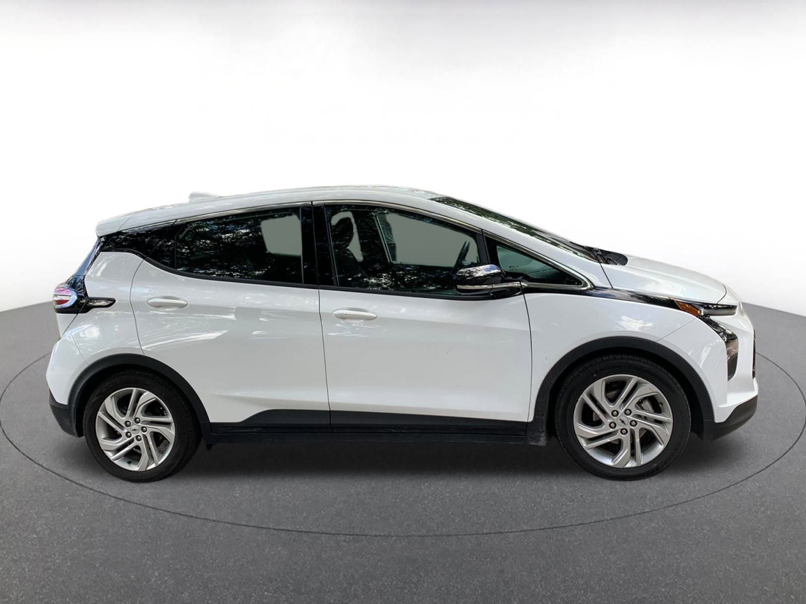 Thumbnail: 2023 Chevrolet Bolt EV - 17