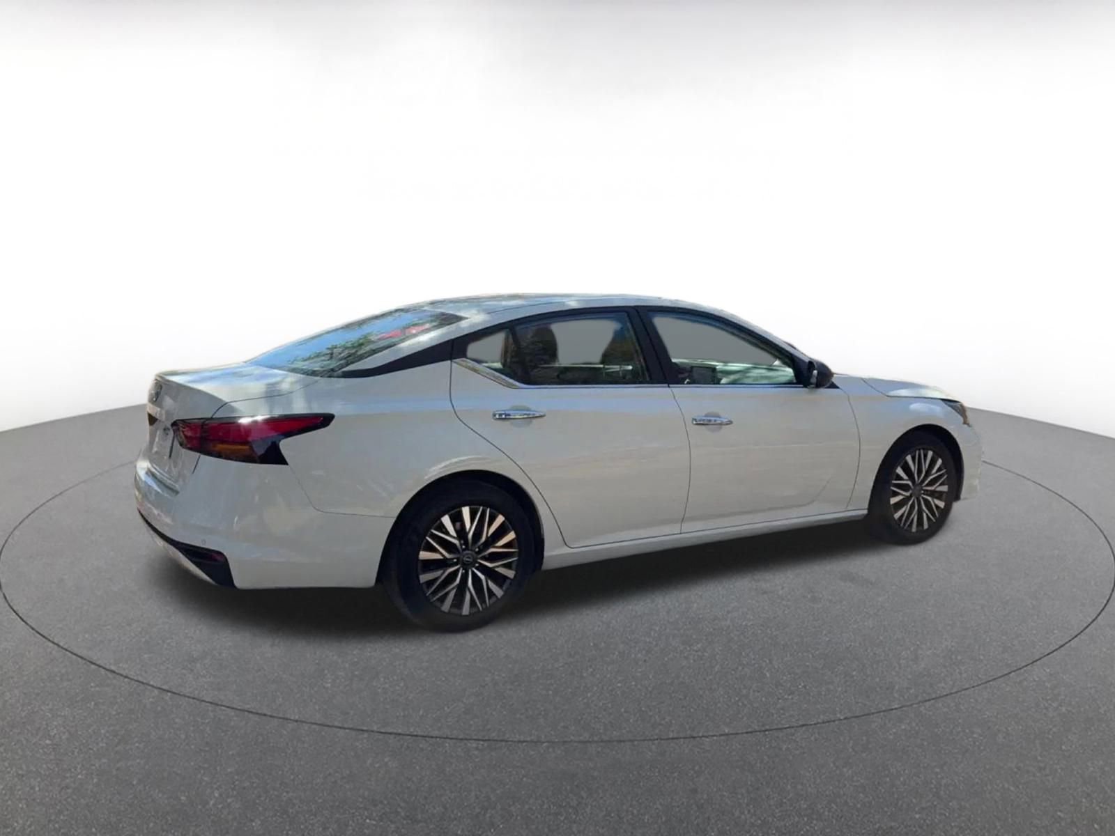 Thumbnail: 2025 Nissan Altima - 15