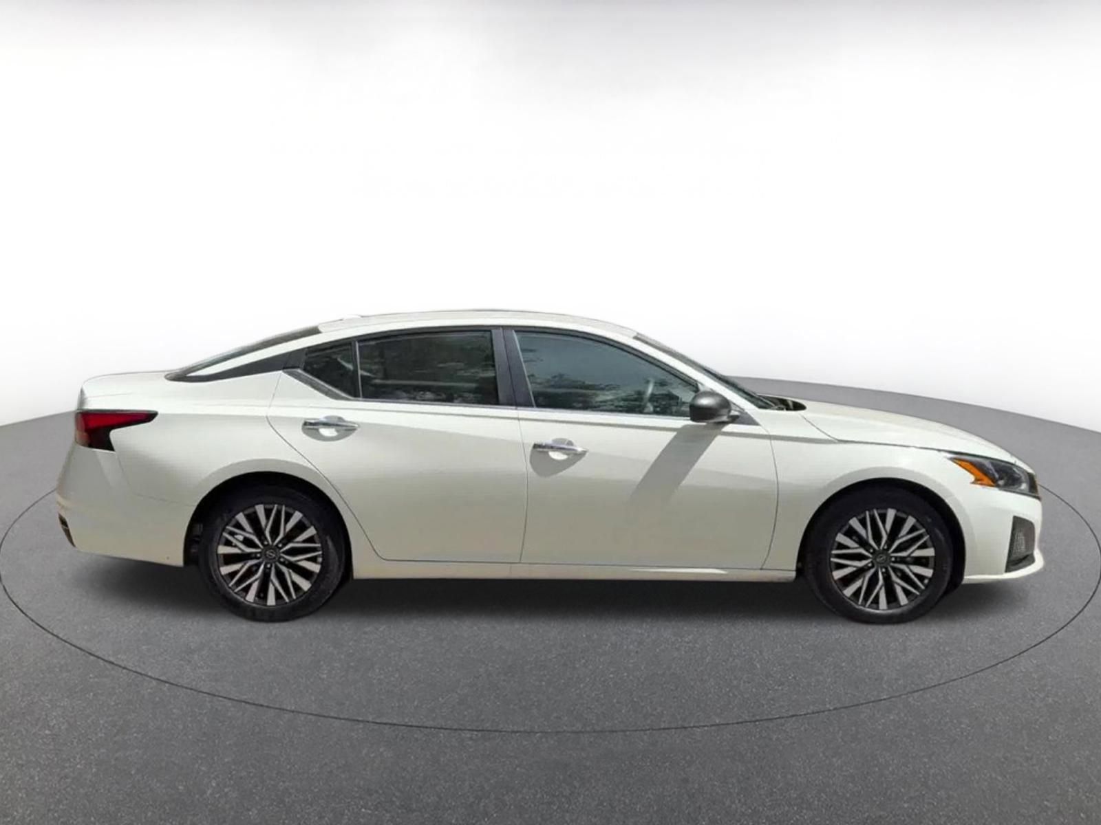 Thumbnail: 2025 Nissan Altima - 17