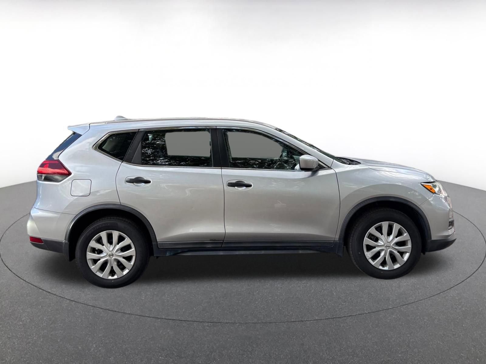 Thumbnail: 2018 Nissan Rogue - 8