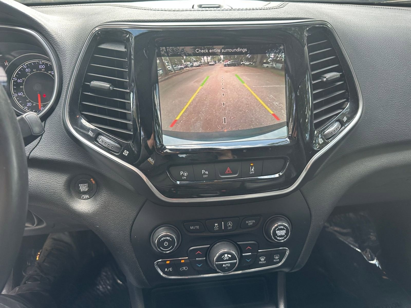 Thumbnail: 2019 Jeep Cherokee - 22