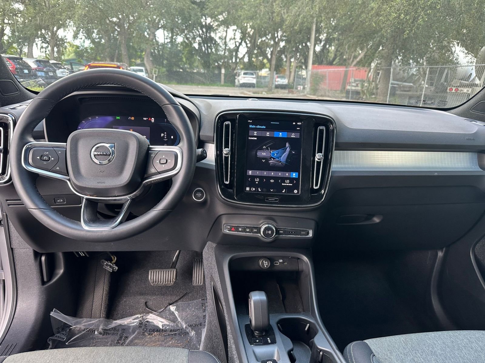 Thumbnail: 2024 Volvo XC40 - 27