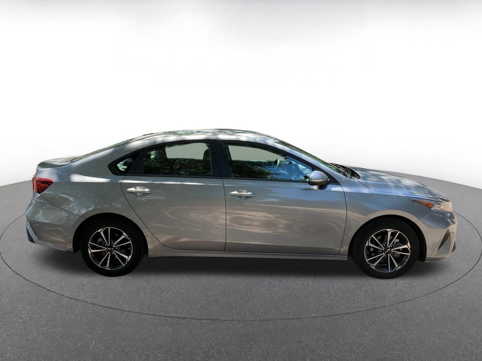 Thumbnail: 2024 Kia Forte - 8