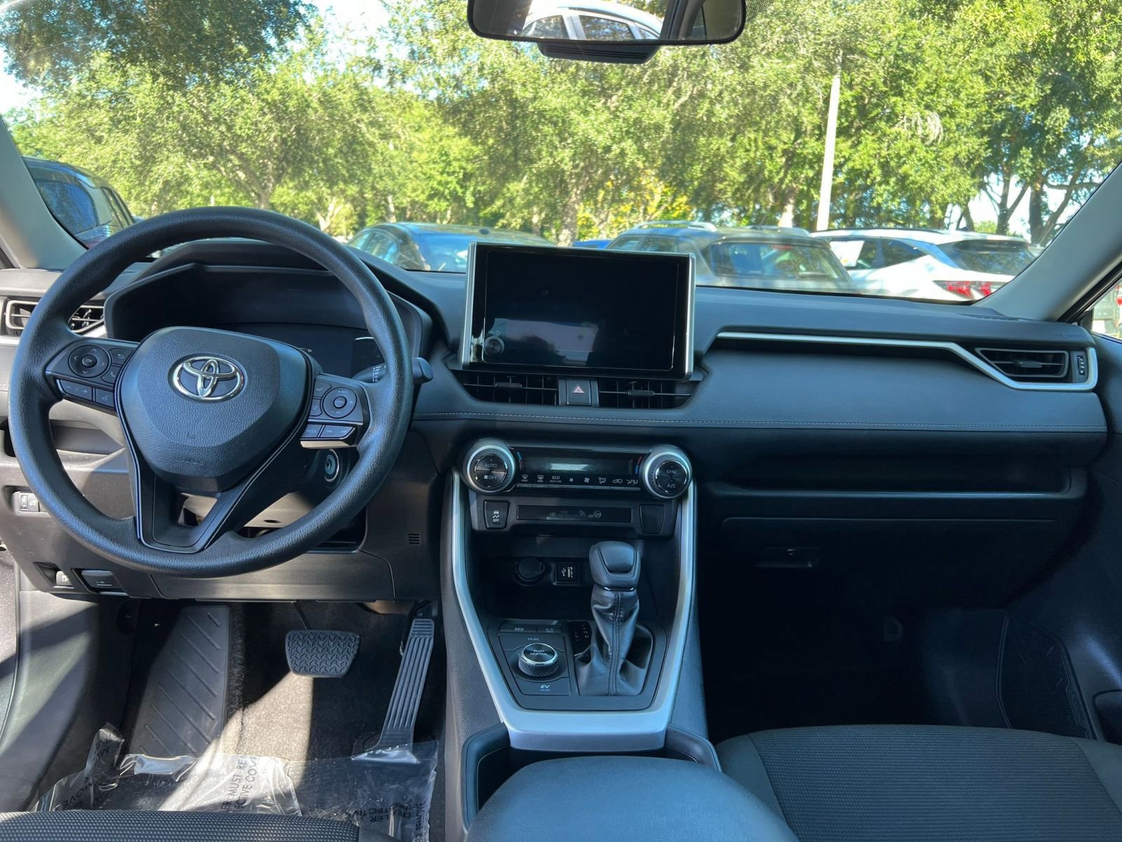 Thumbnail: 2025 Toyota RAV4 - 27