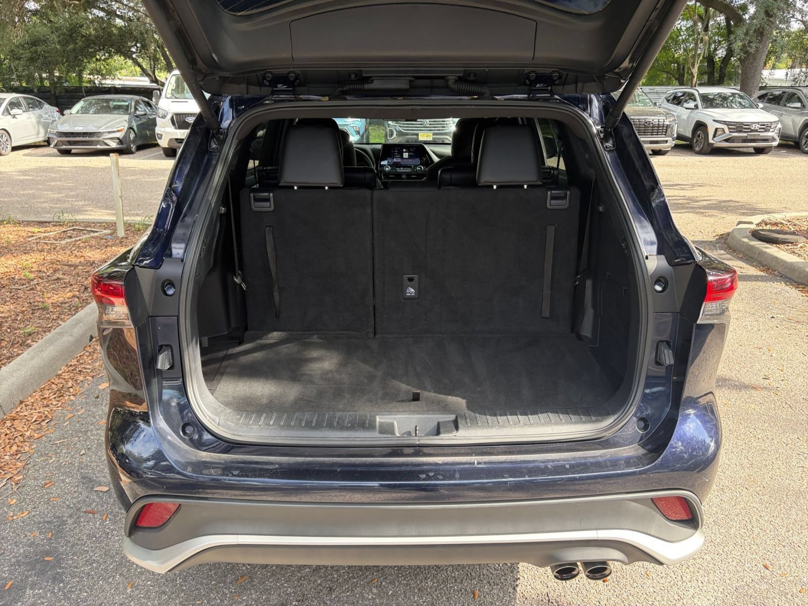 Thumbnail: 2025 Toyota Highlander - 30