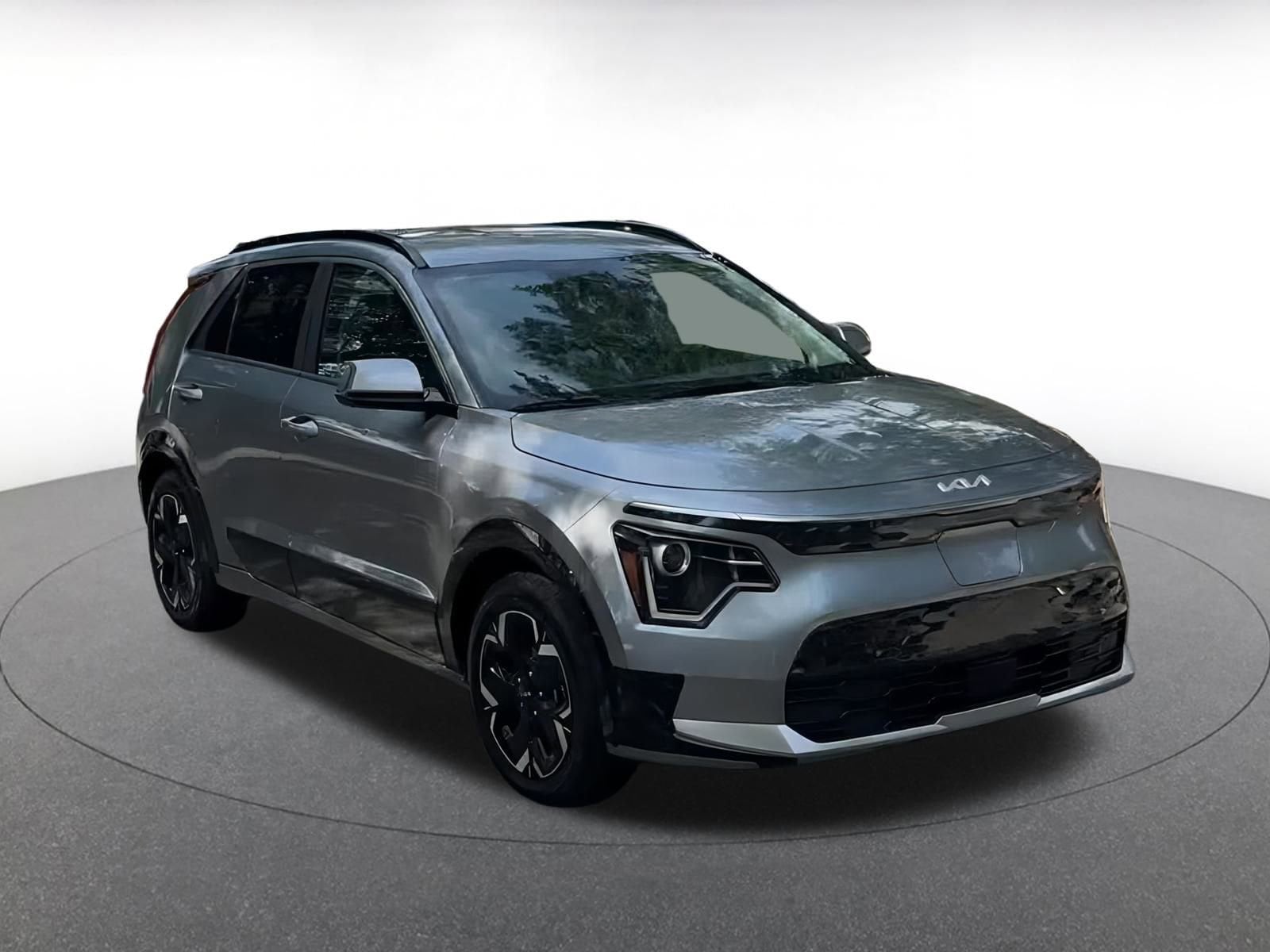 Thumbnail: 2023 Kia Niro - 3