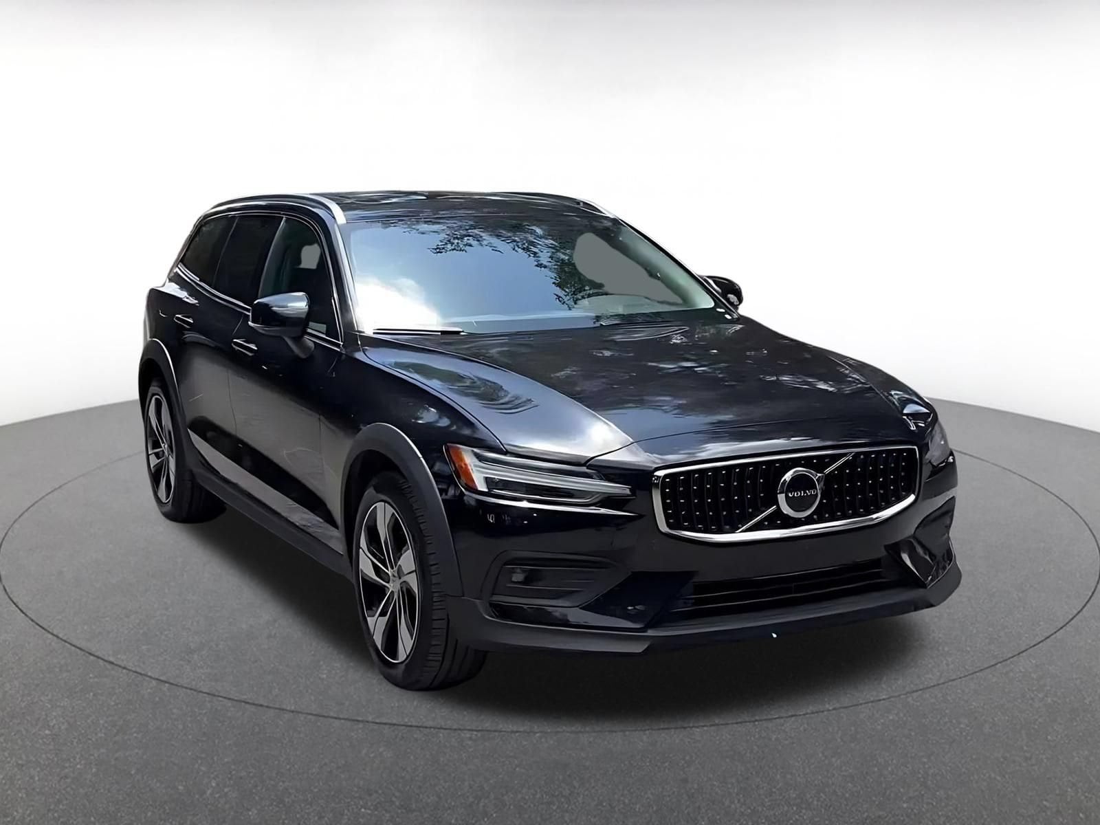 Thumbnail: 2025 Volvo S60 - 3