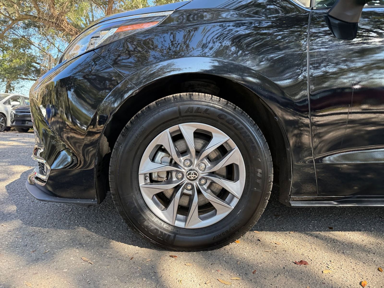 Thumbnail: 2023 Toyota Sienna - 32