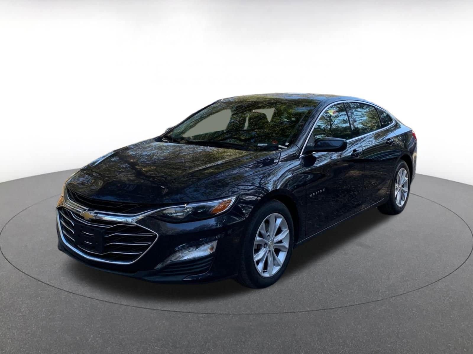 Thumbnail: 2023 Chevrolet Malibu - 3