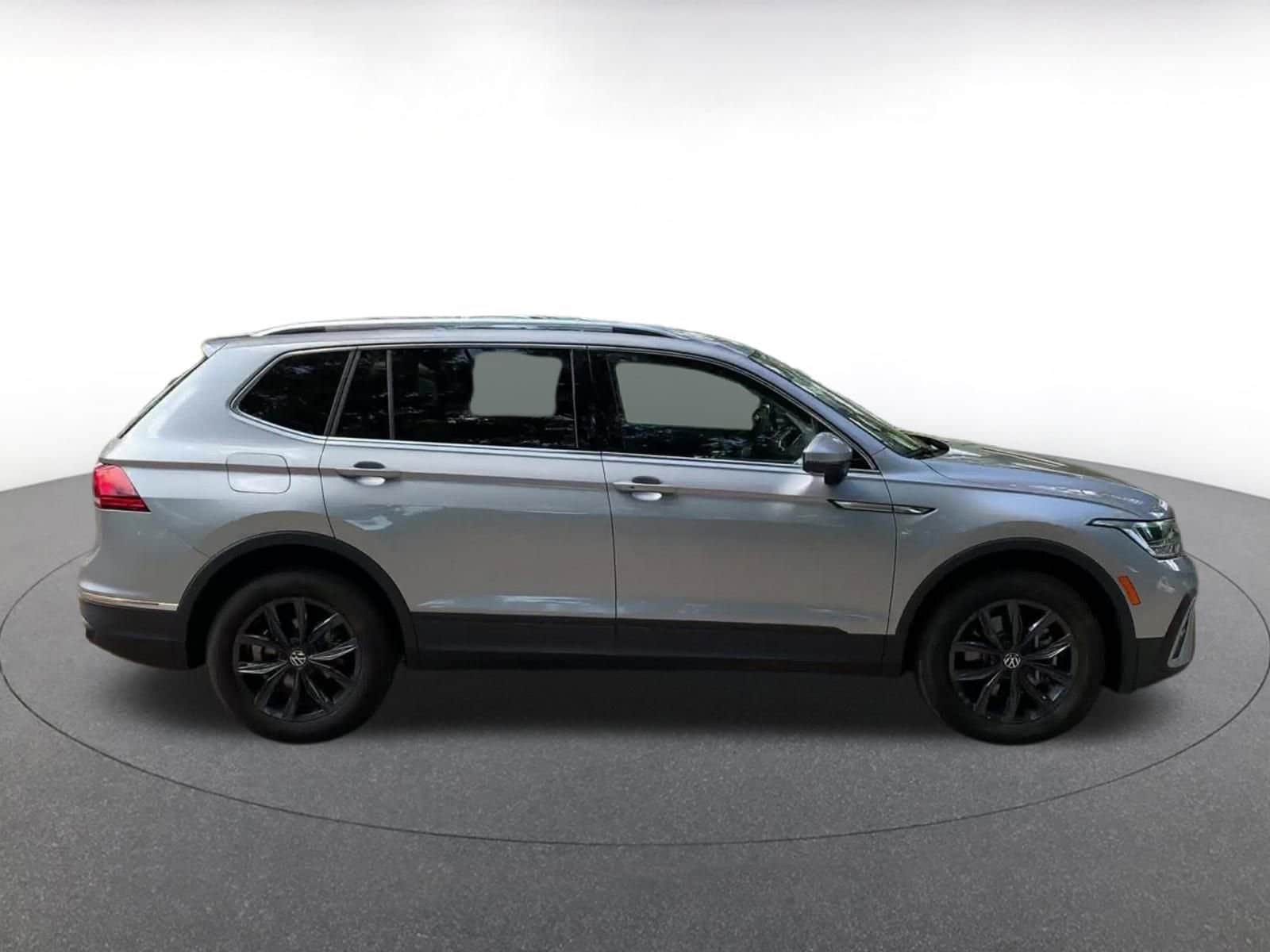 Thumbnail: 2024 Volkswagen Tiguan - 16