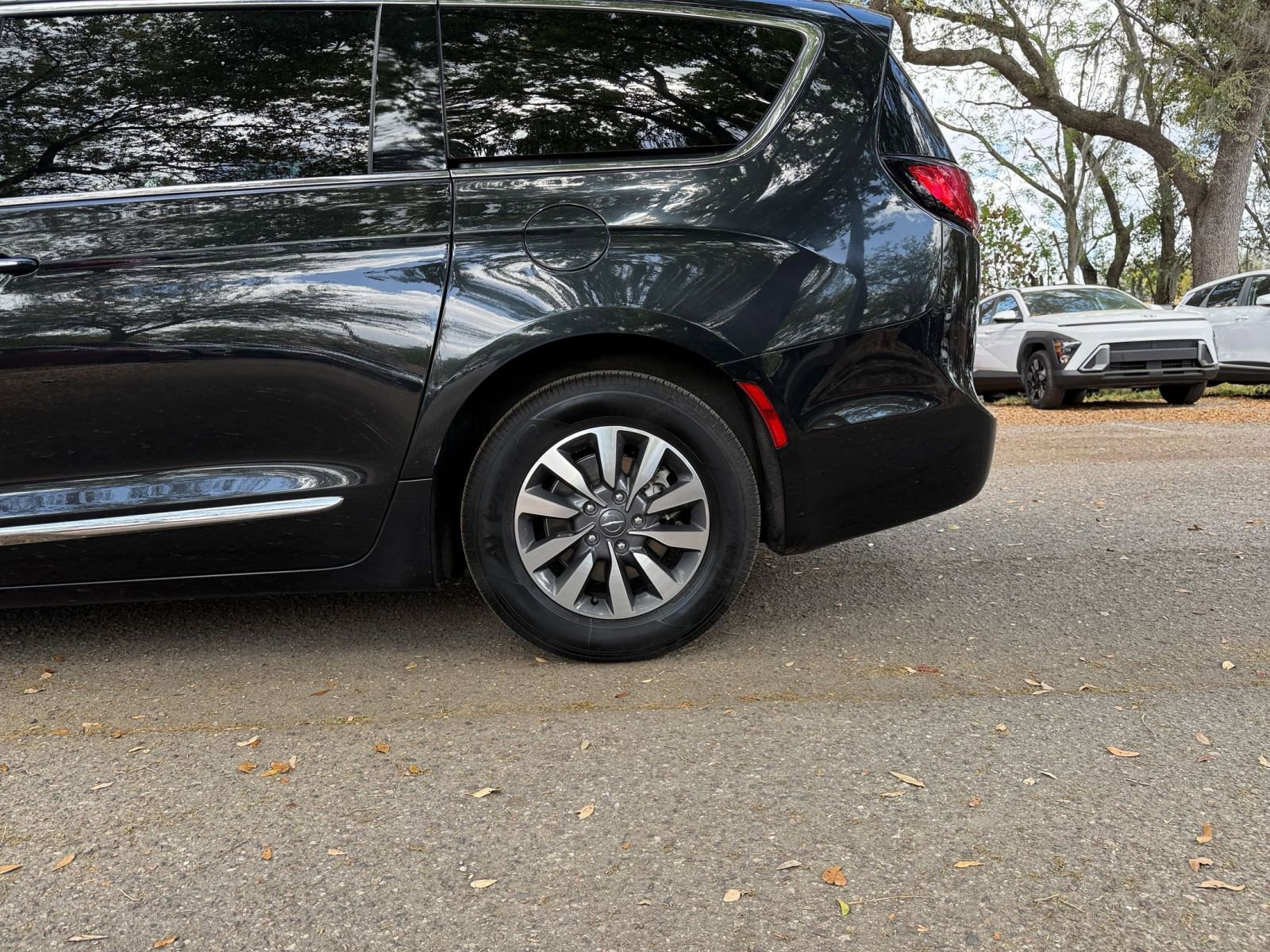 Thumbnail: 2023 Chrysler Pacifica - 28