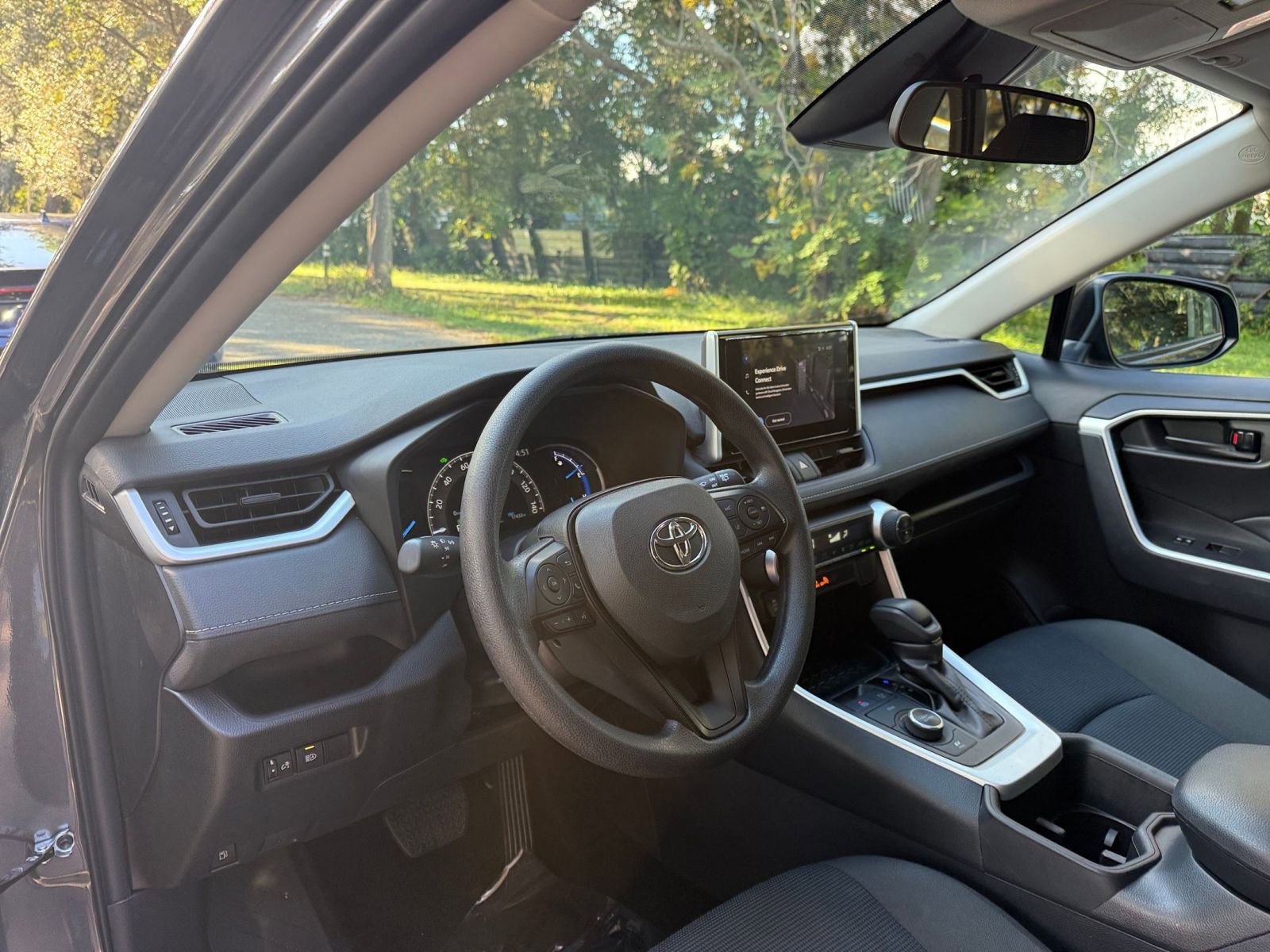 Thumbnail: 2025 Toyota RAV4 - 28