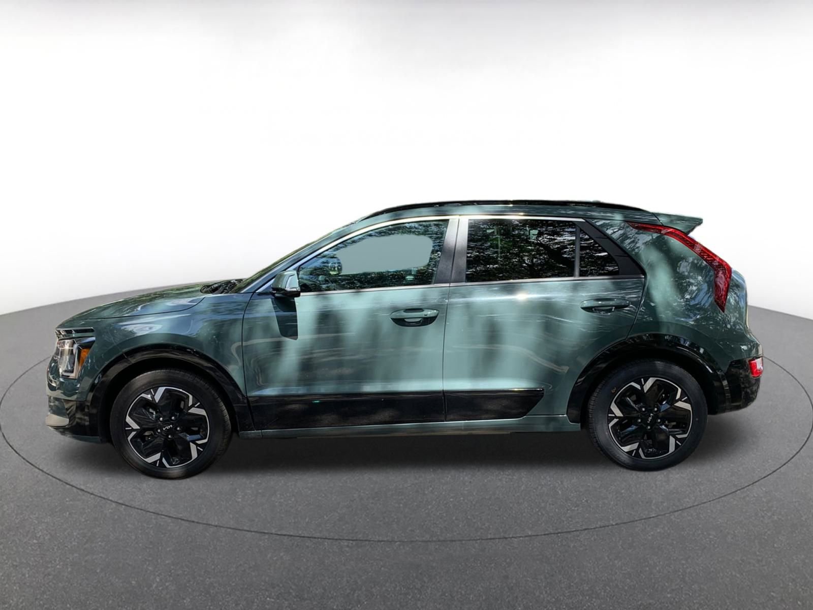 Thumbnail: 2023 Kia Niro - 4