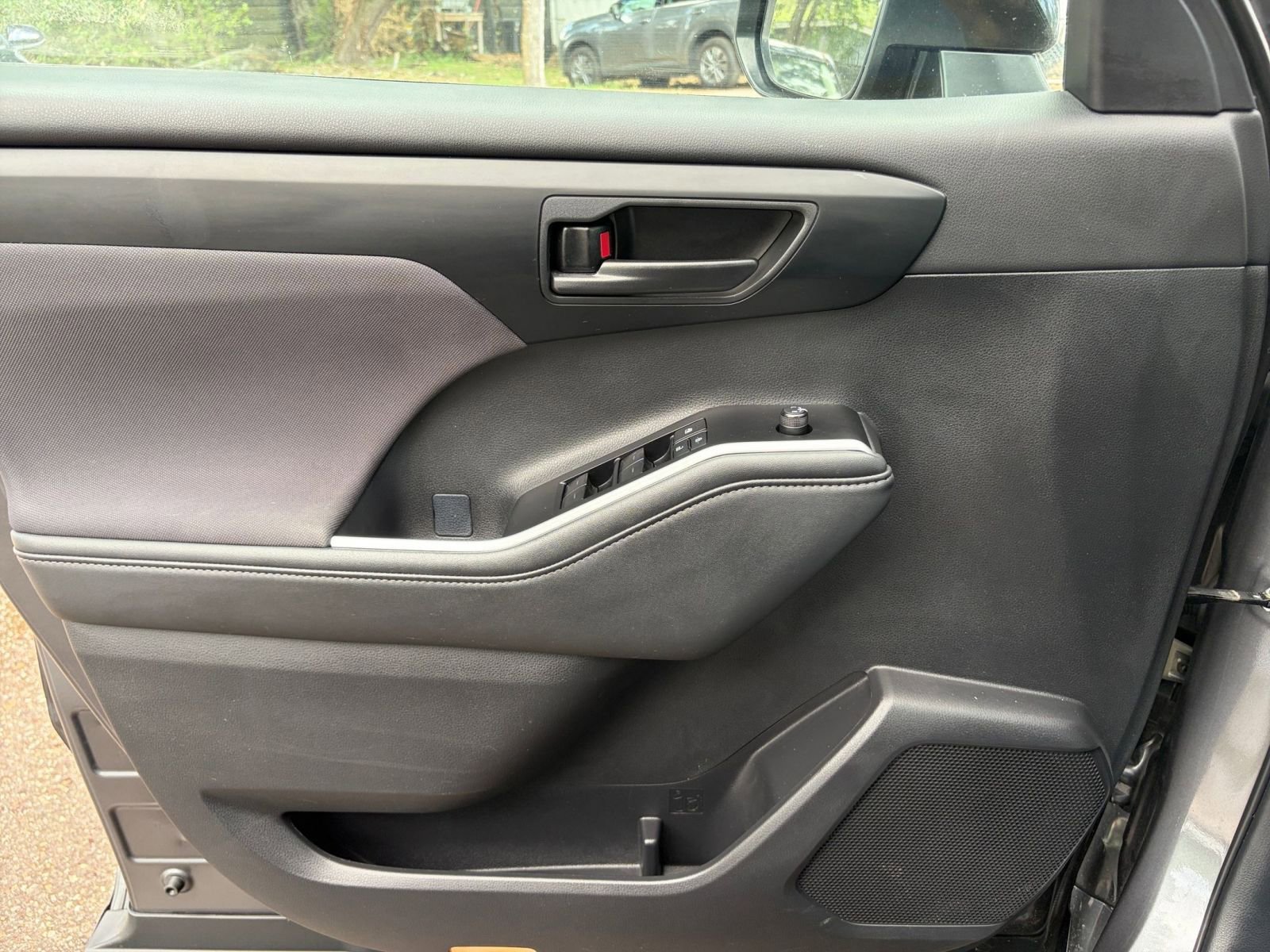 Thumbnail: 2025 Toyota Highlander - 18