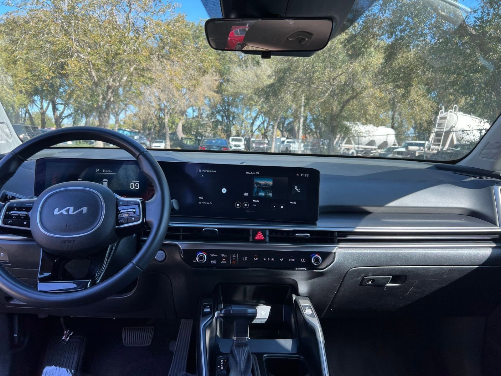 Thumbnail: 2024 Kia Sorento - 31