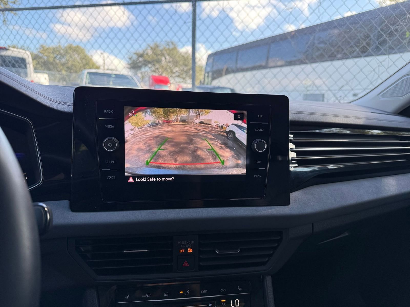 Thumbnail: 2025 Volkswagen Jetta - 17