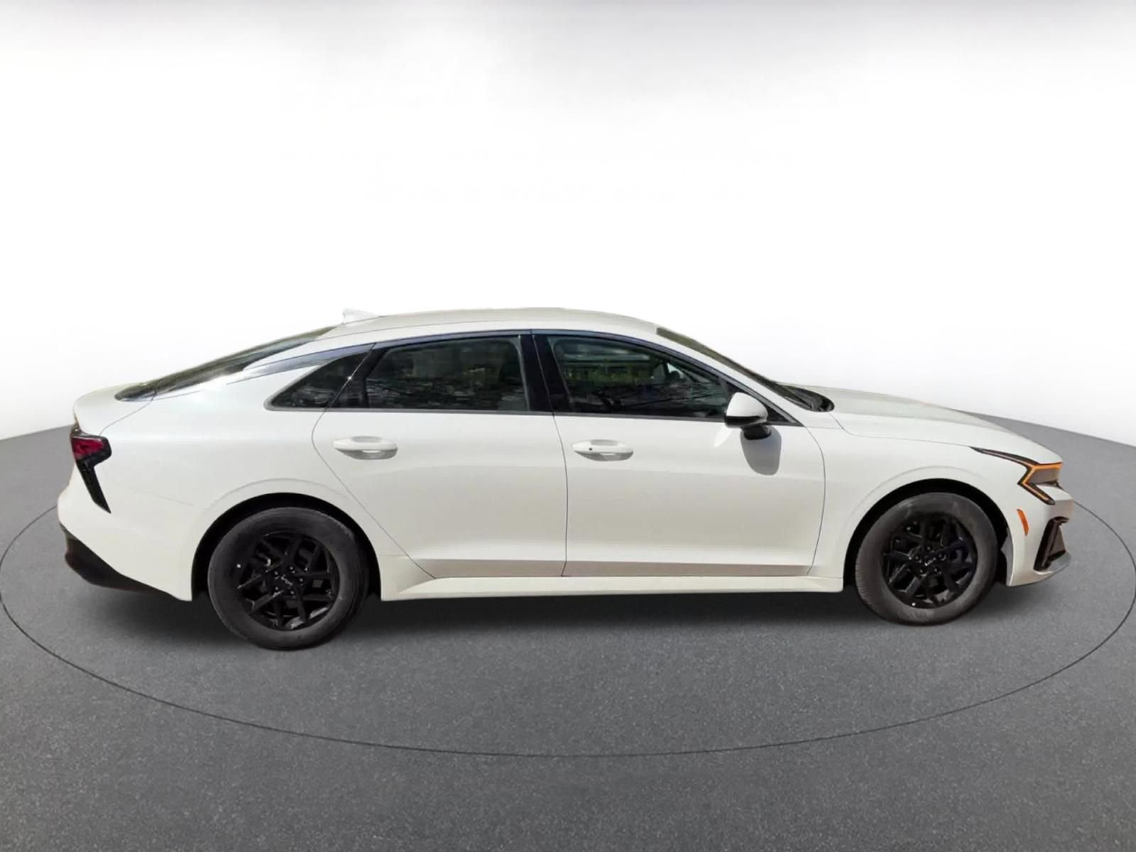 Thumbnail: 2025 Kia K5 - 16