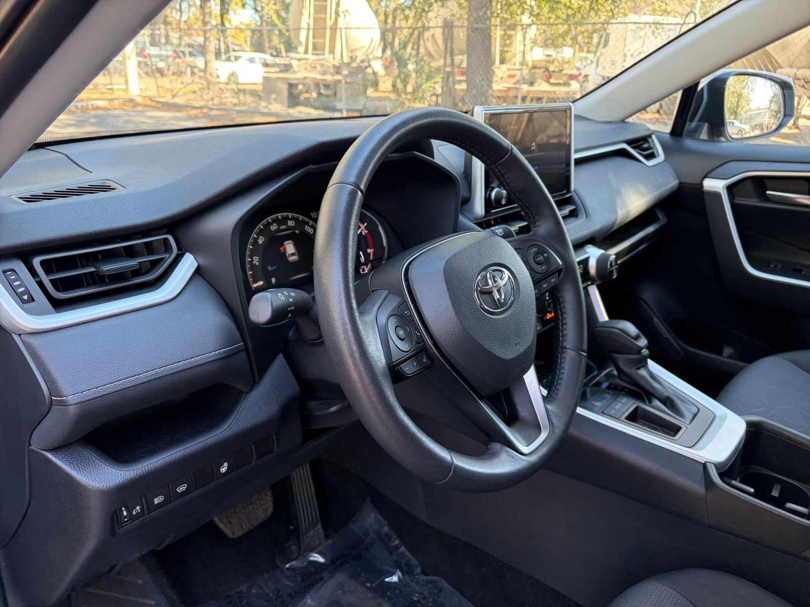 Thumbnail: 2025 Toyota RAV4 - 30