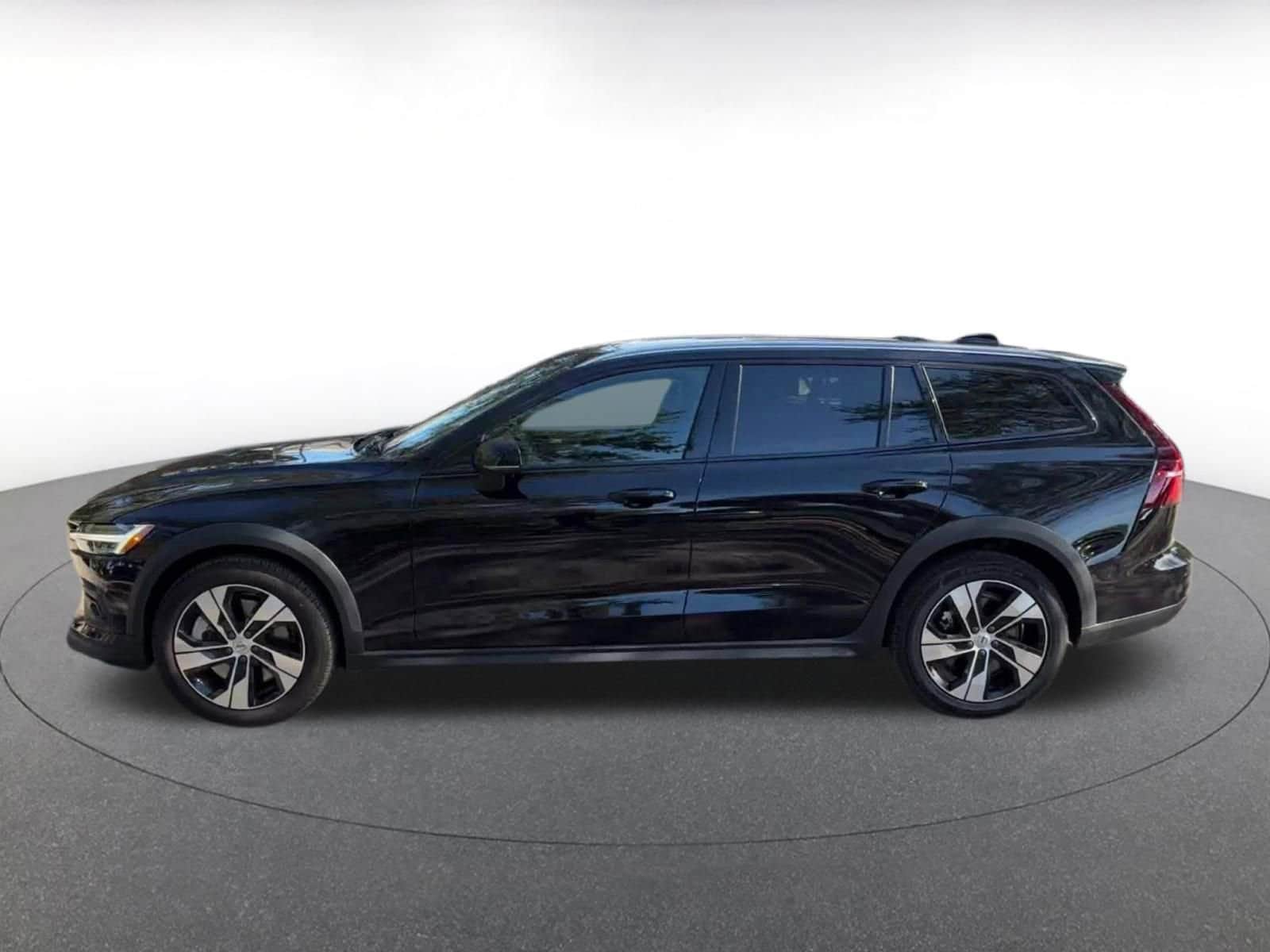 Thumbnail: 2025 Volvo S60 - 10