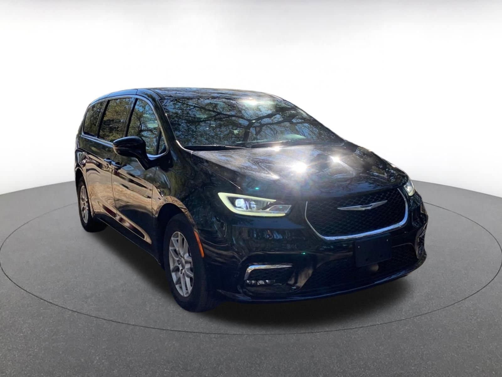 Thumbnail: 2025 Chrysler Pacifica - 1