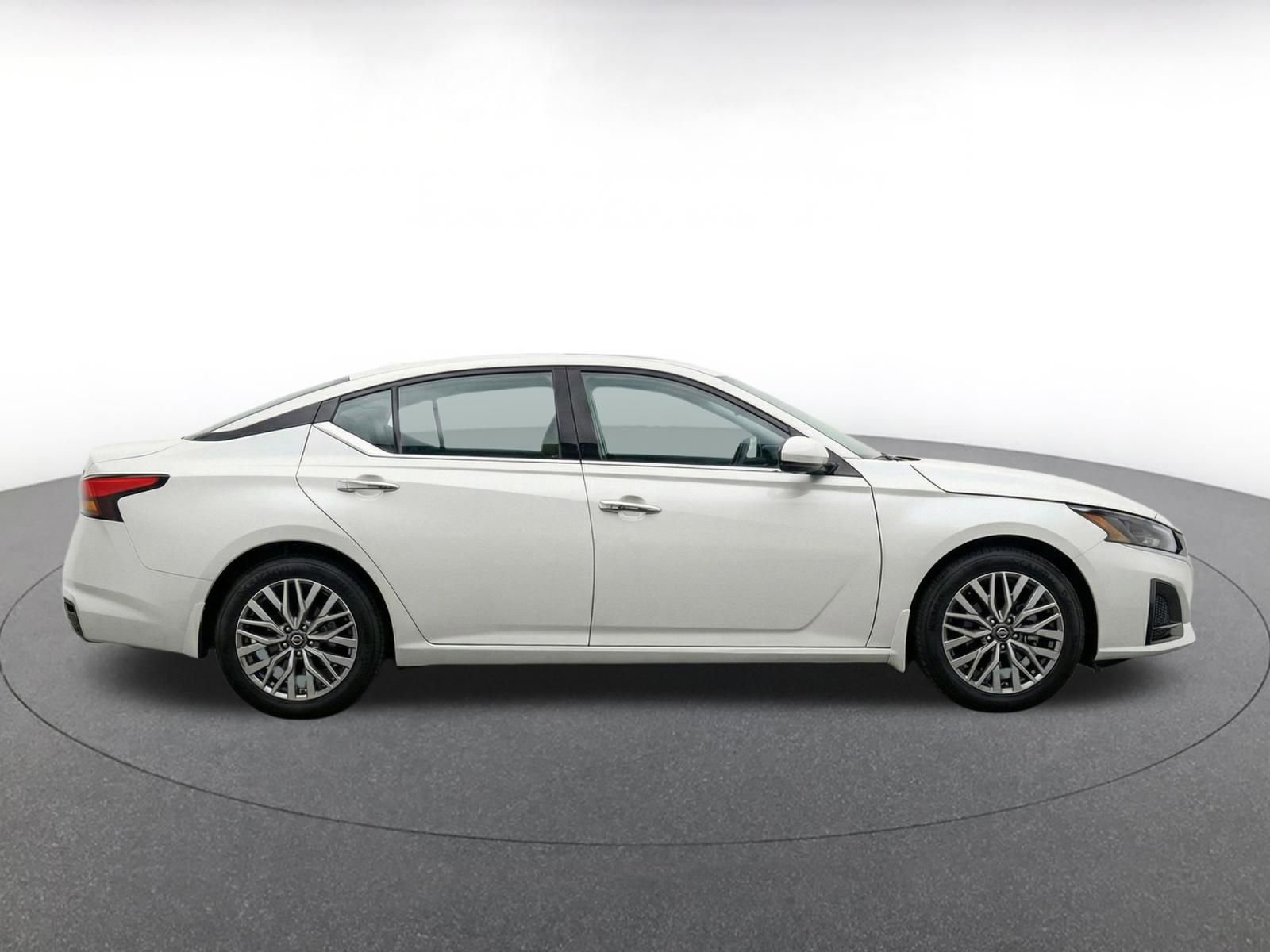 Thumbnail: 2025 Nissan Altima - 10