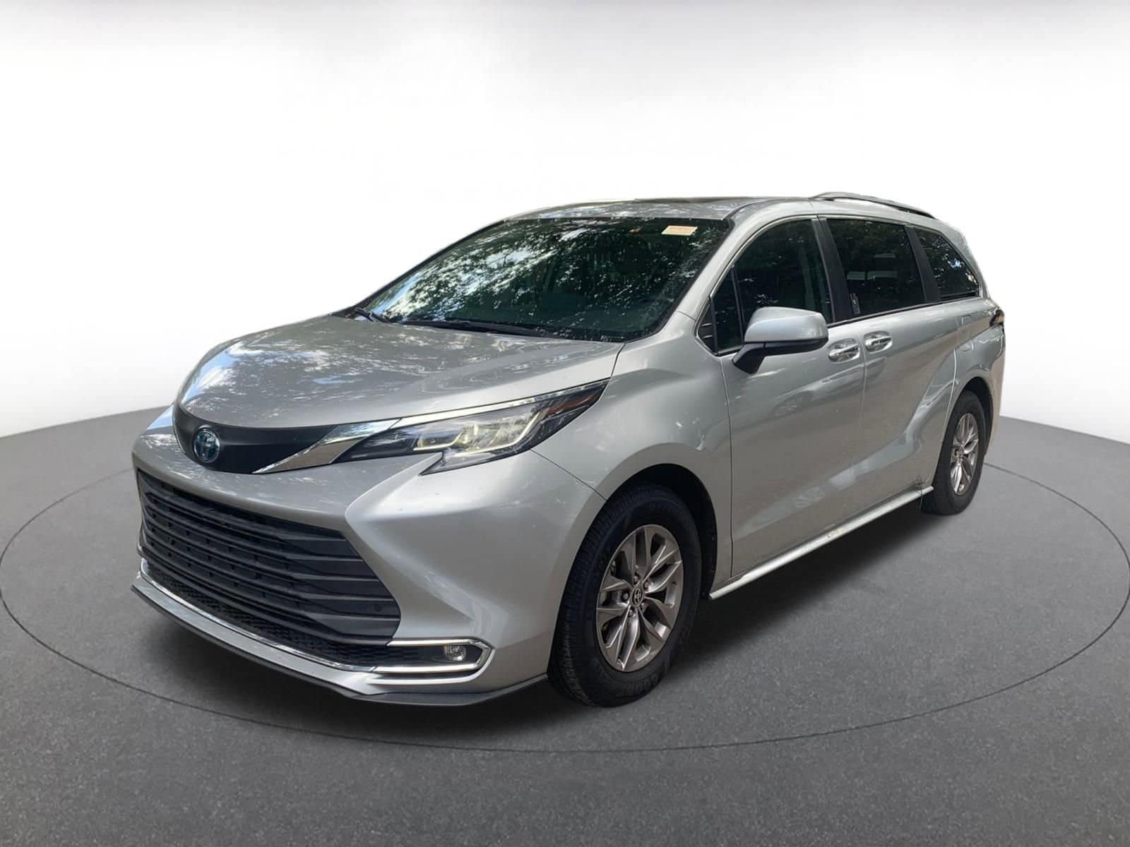 Thumbnail: 2022 Toyota Sienna - 3