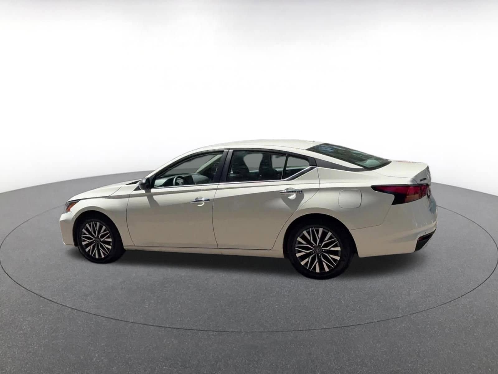 Thumbnail: 2025 Nissan Altima - 10