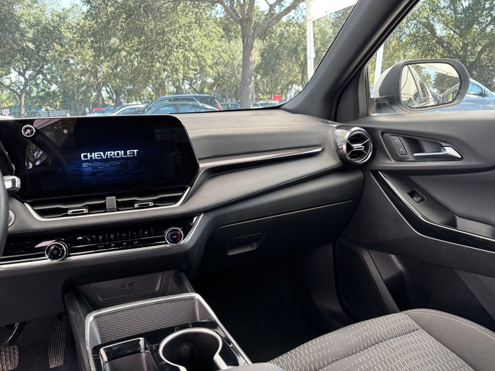Thumbnail: 2025 Chevrolet Equinox - 35