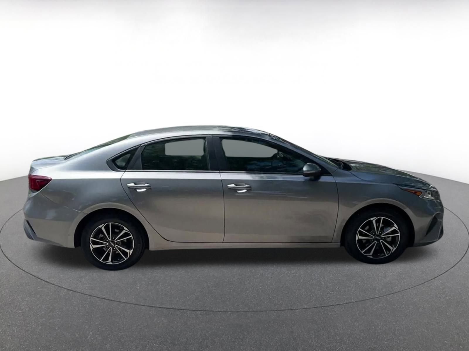 Thumbnail: 2024 Kia Forte - 16