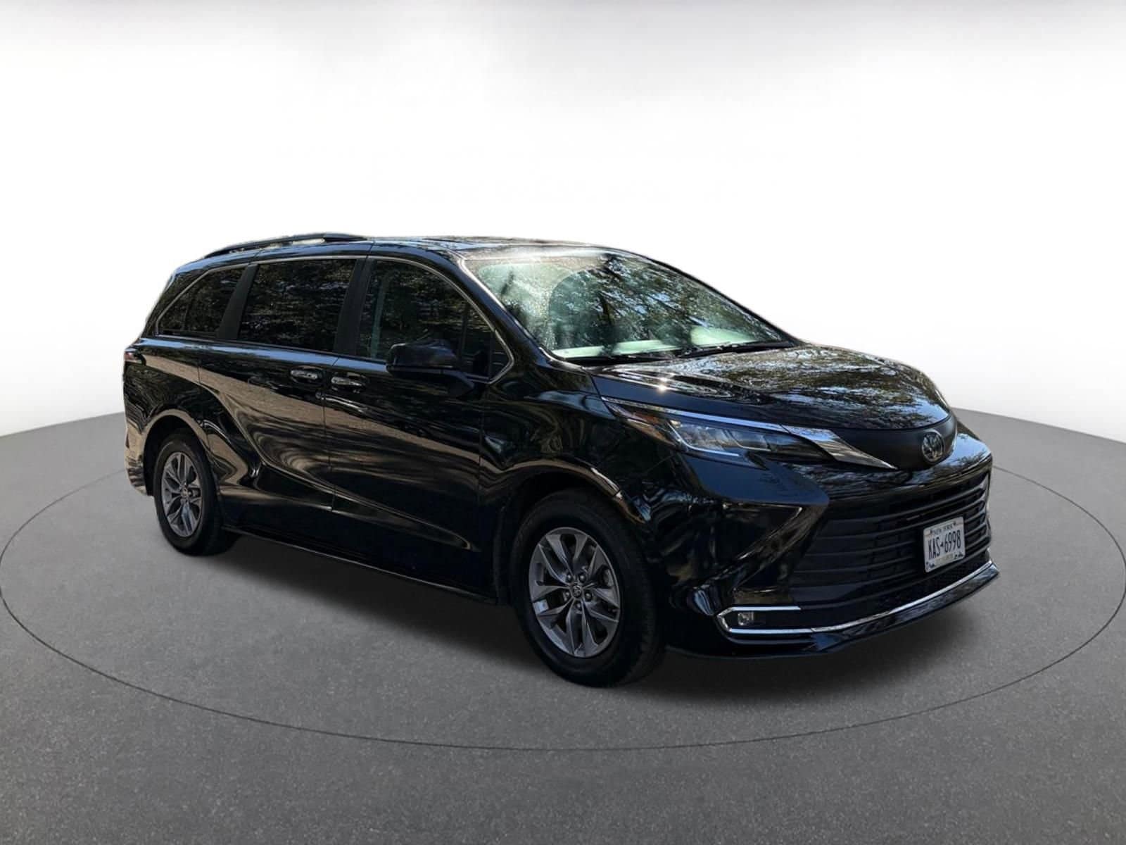 Thumbnail: 2023 Toyota Sienna - 1