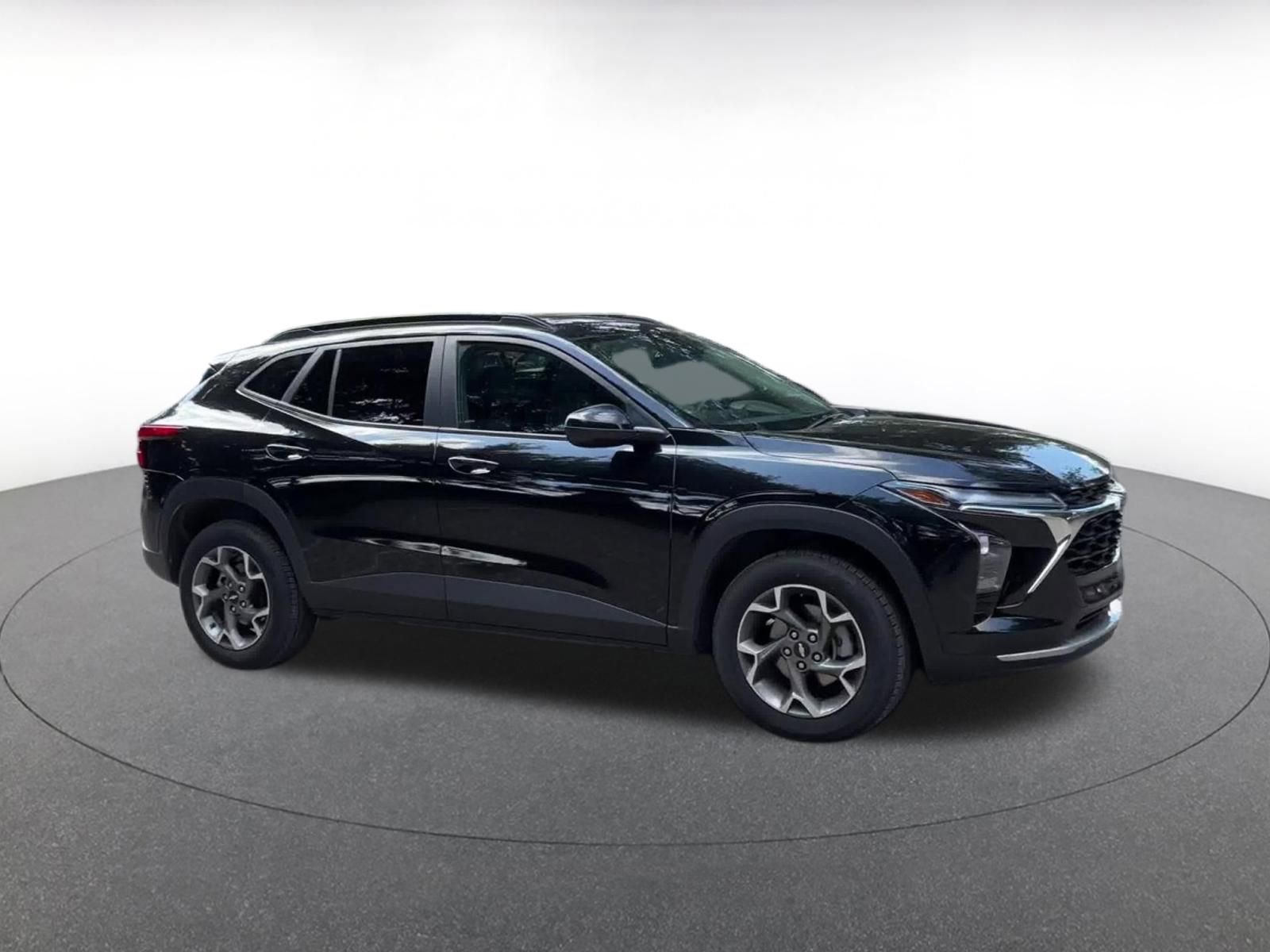 Thumbnail: 2025 Chevrolet Trax - 2