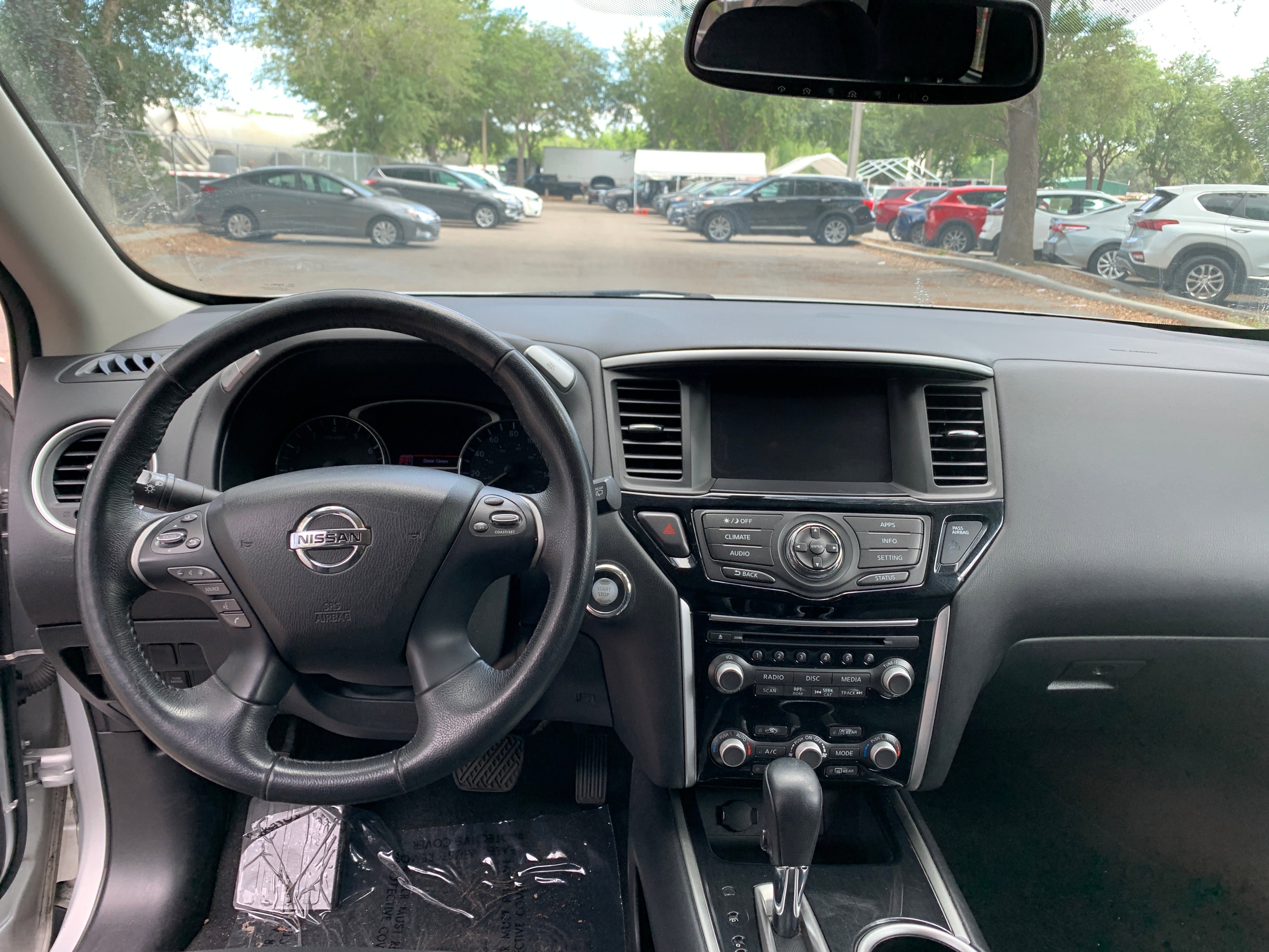 2018 Nissan Pathfinder SV 27