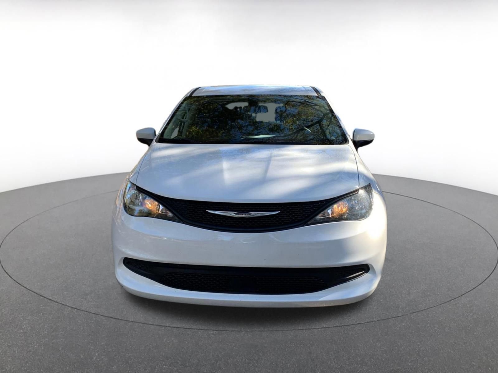 Thumbnail: 2022 Chrysler Voyager - 2