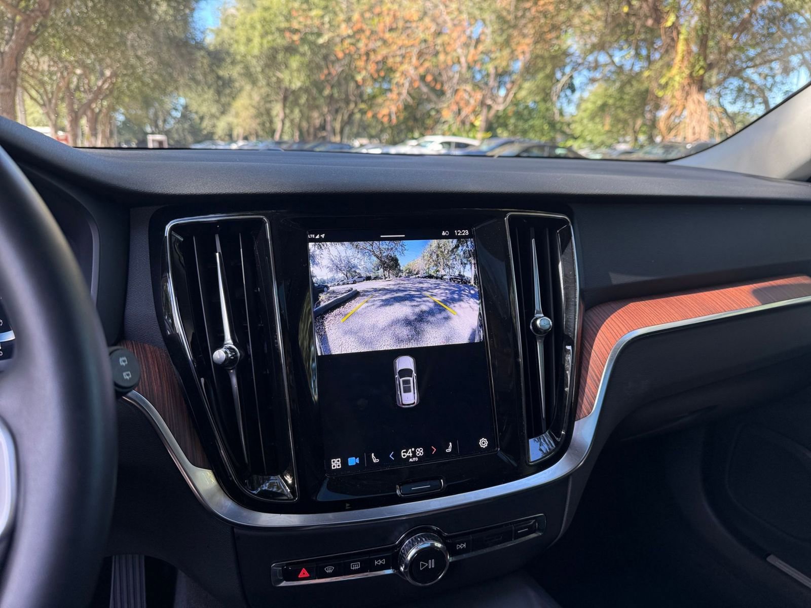 Thumbnail: 2025 Volvo S60 - 17