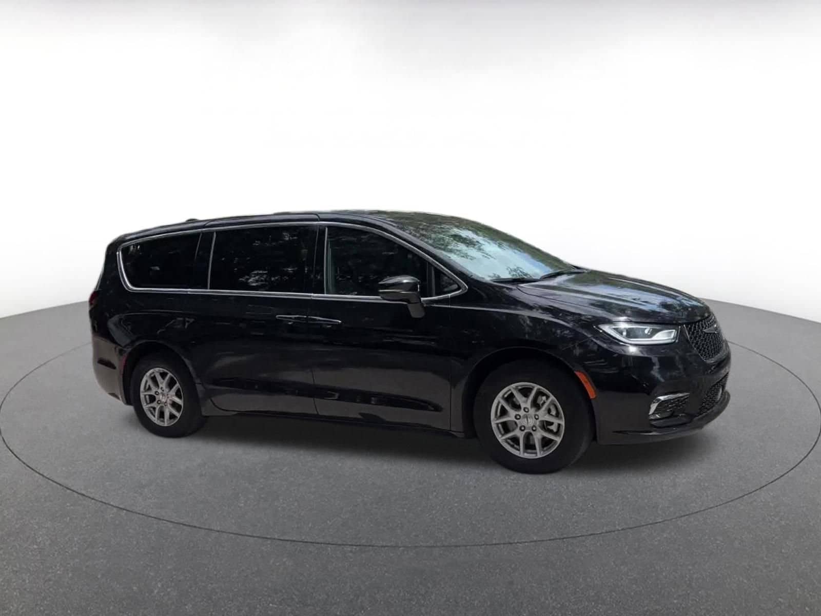 Thumbnail: 2025 Chrysler Pacifica - 2