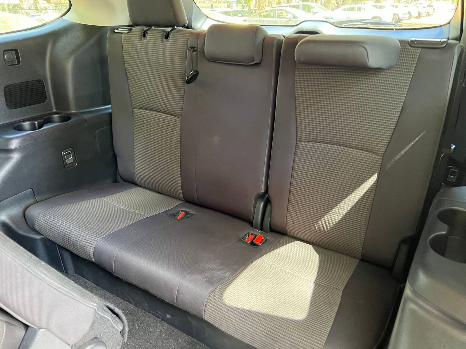 Thumbnail: 2025 Toyota Highlander - 32