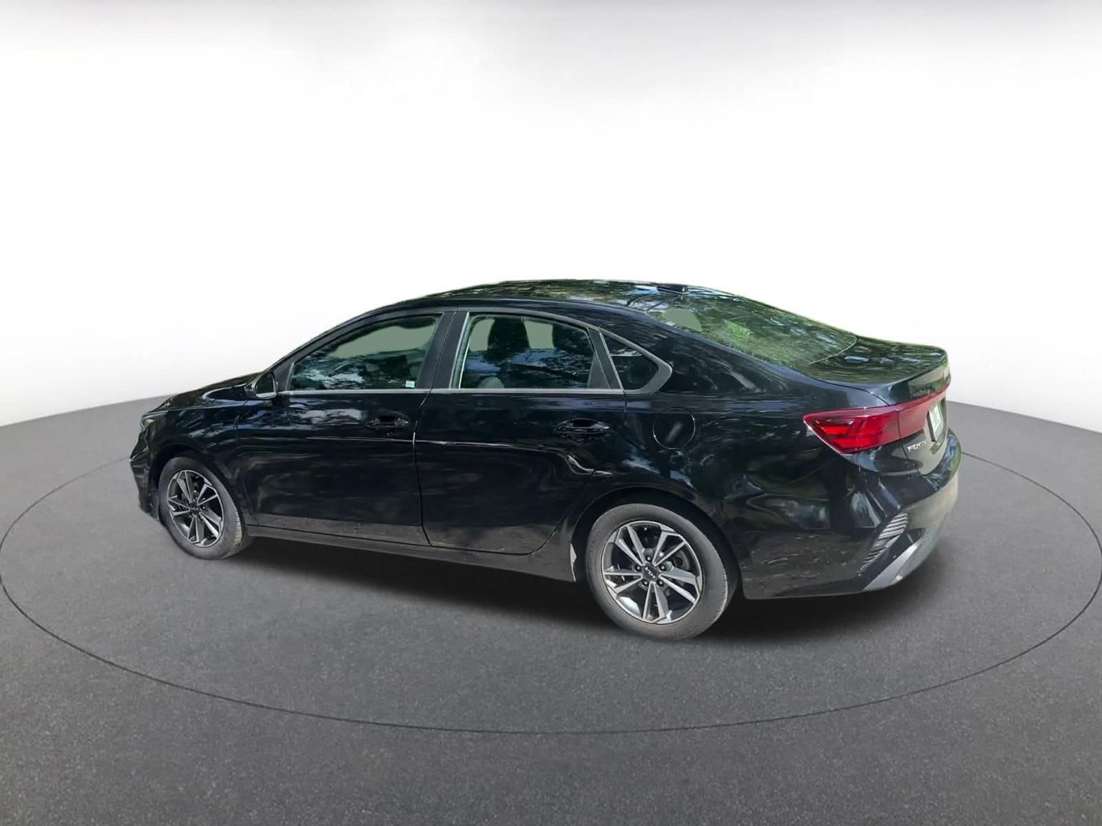 Thumbnail: 2024 Kia Forte - 10