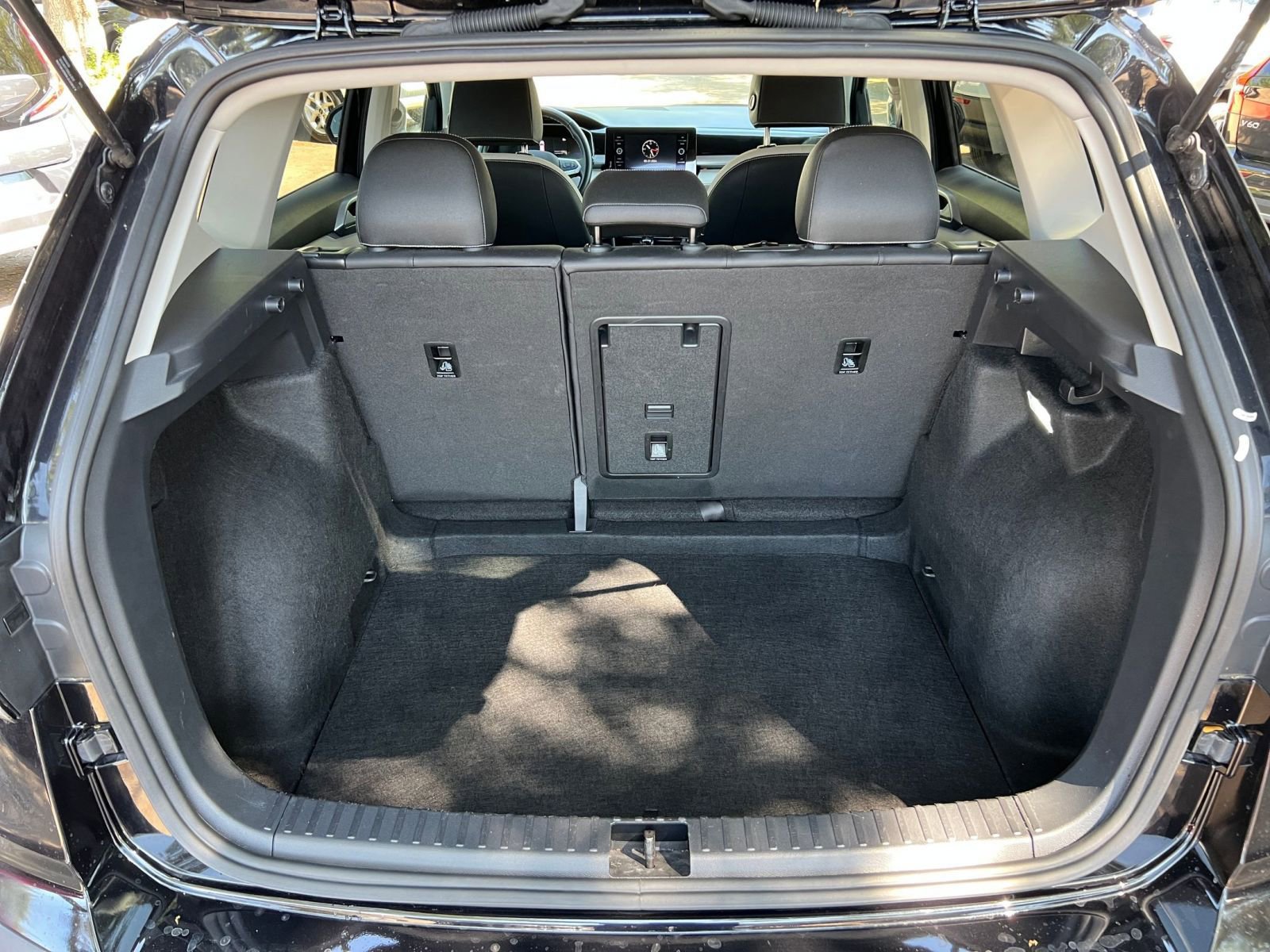 Thumbnail: 2025 Volkswagen Taos - 32