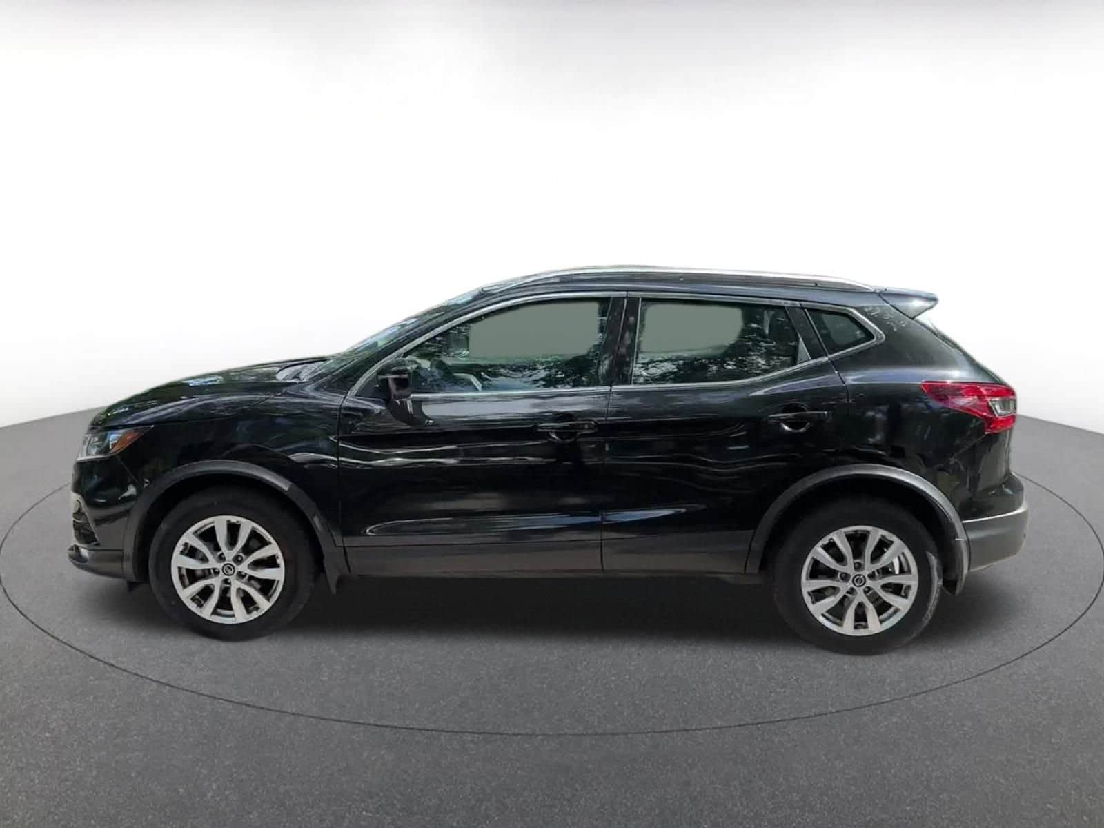 2022 Nissan Rogue Sport SV 8