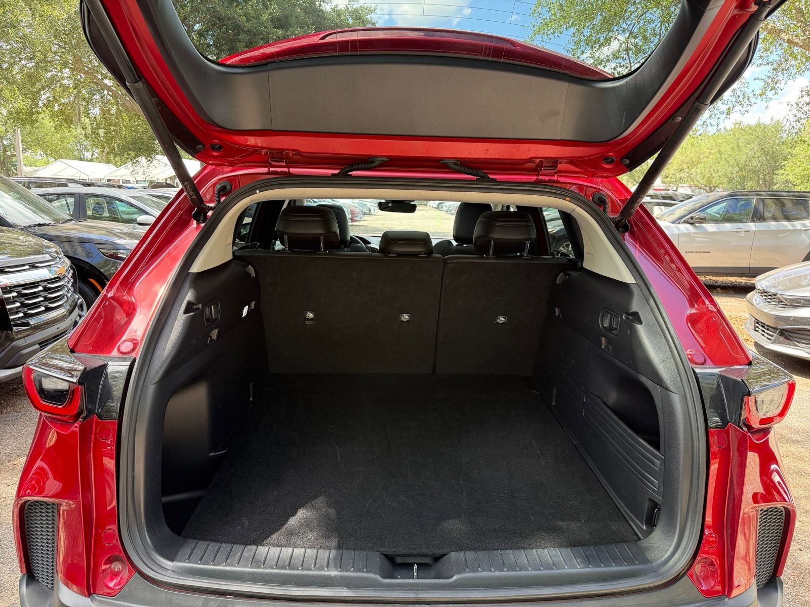 Thumbnail: 2025 Mazda CX-50 - 30