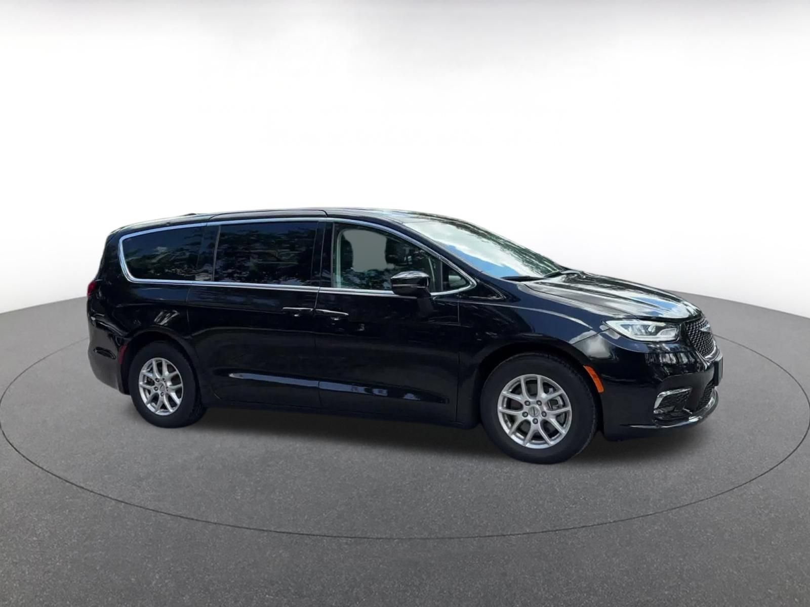 Thumbnail: 2024 Chrysler Pacifica - 2