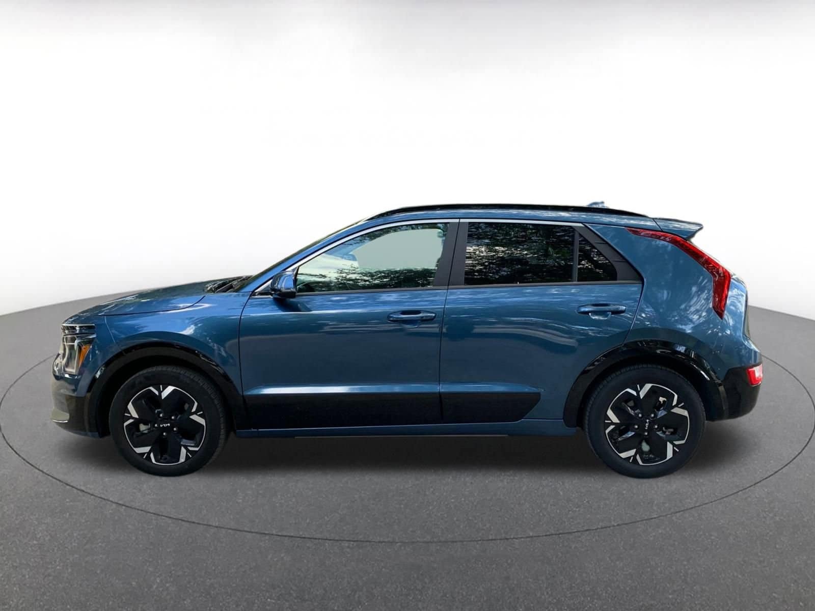 Thumbnail: 2023 Kia Niro - 4