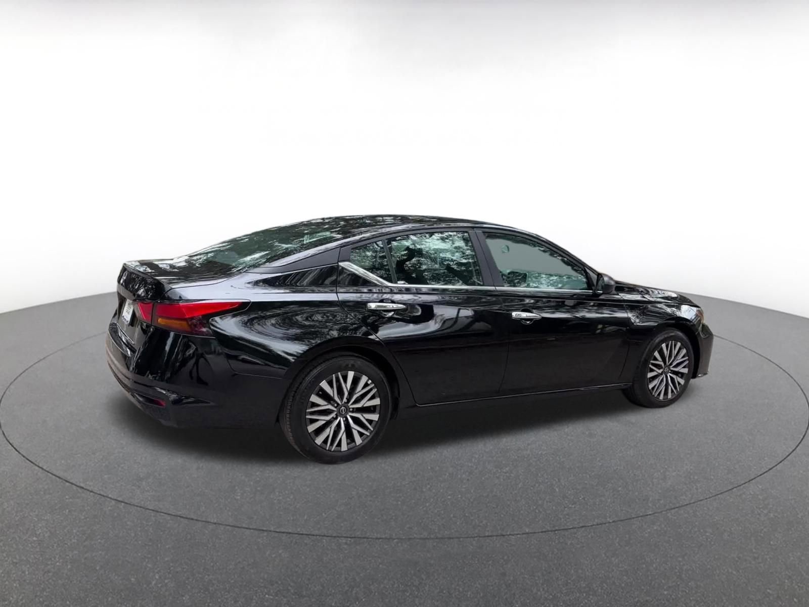 Thumbnail: 2025 Nissan Altima - 15