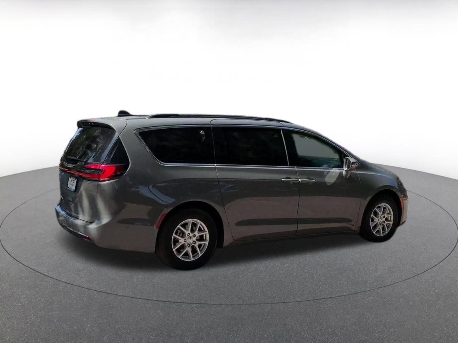 Thumbnail: 2022 Chrysler Pacifica - 15