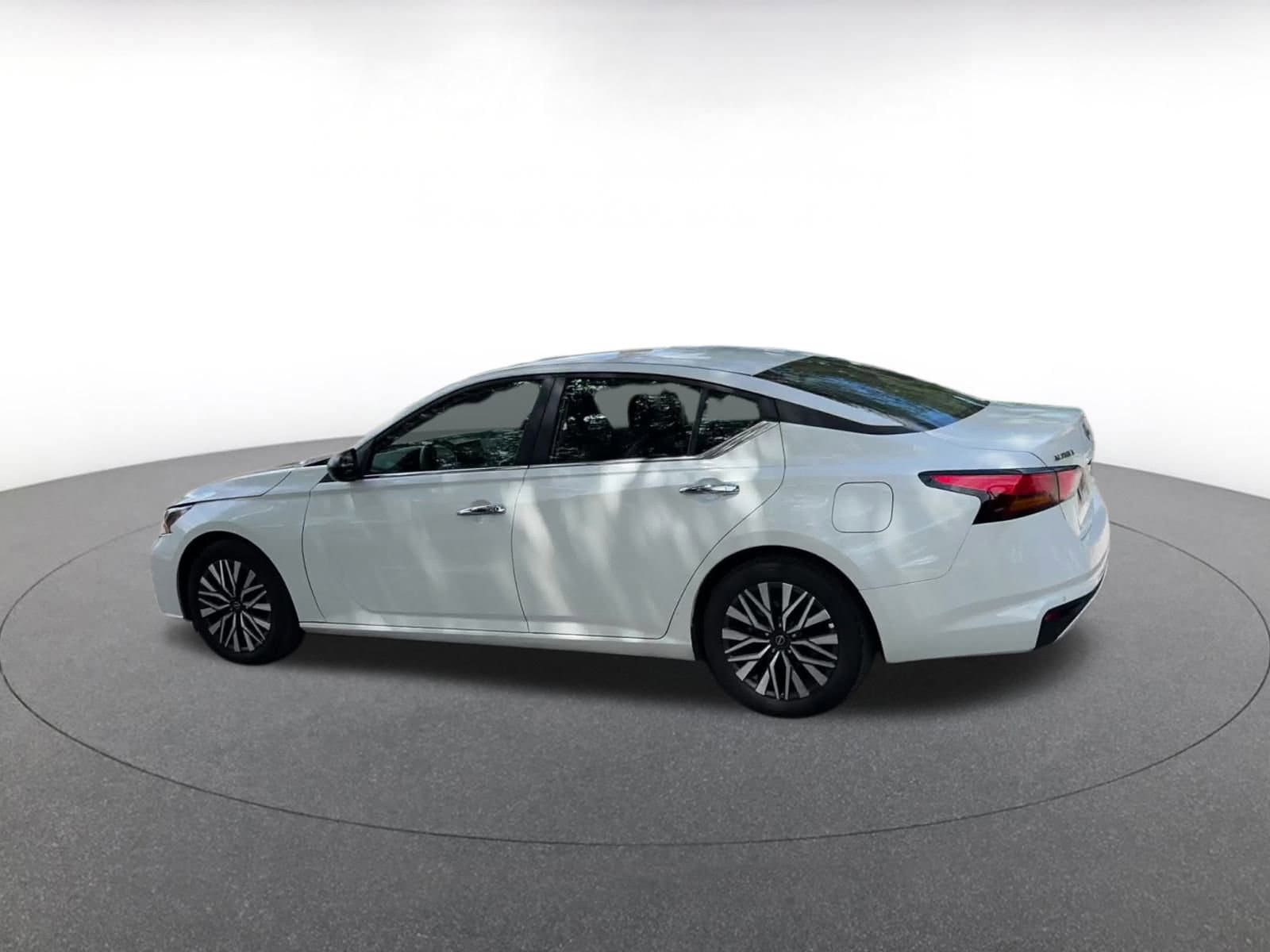 Thumbnail: 2024 Nissan Altima - 10