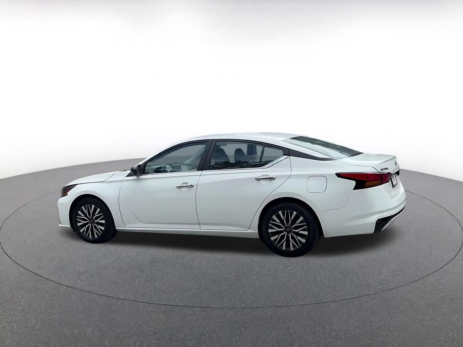 Thumbnail: 2025 Nissan Altima - 9