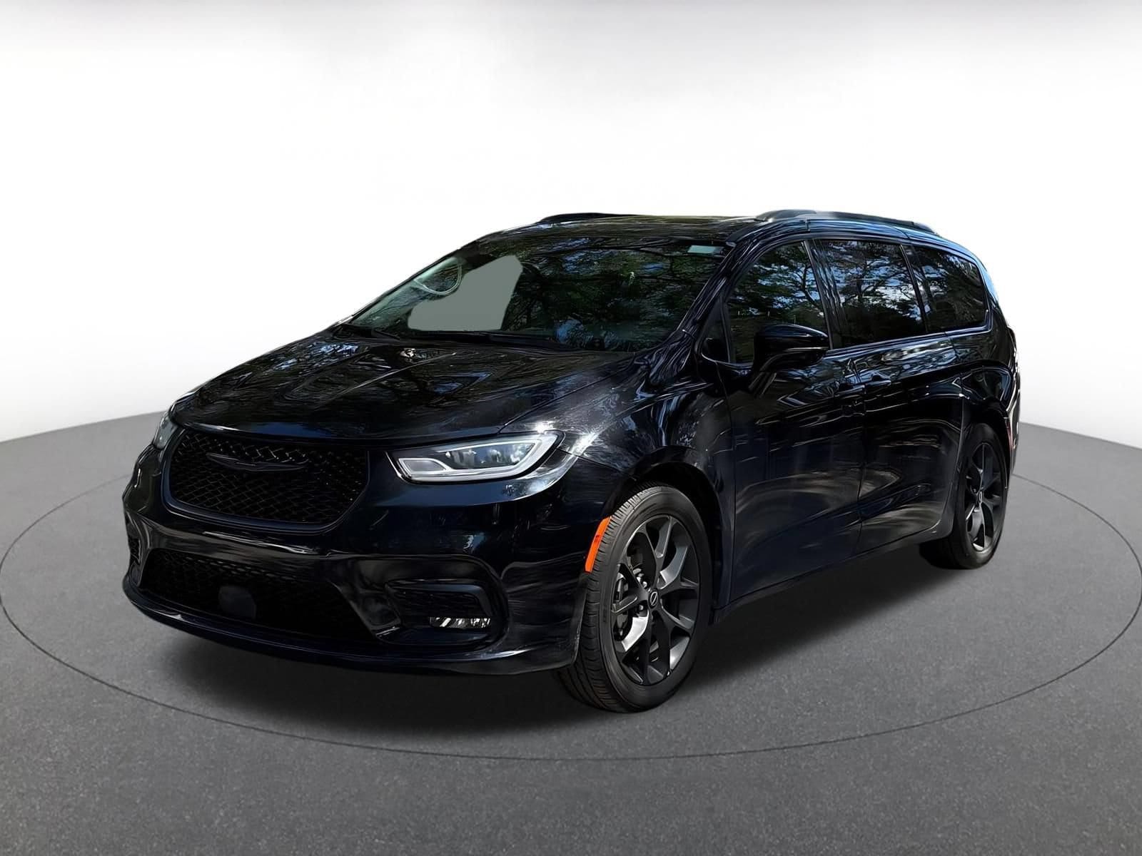 Thumbnail: 2025 Chrysler Pacifica - 3