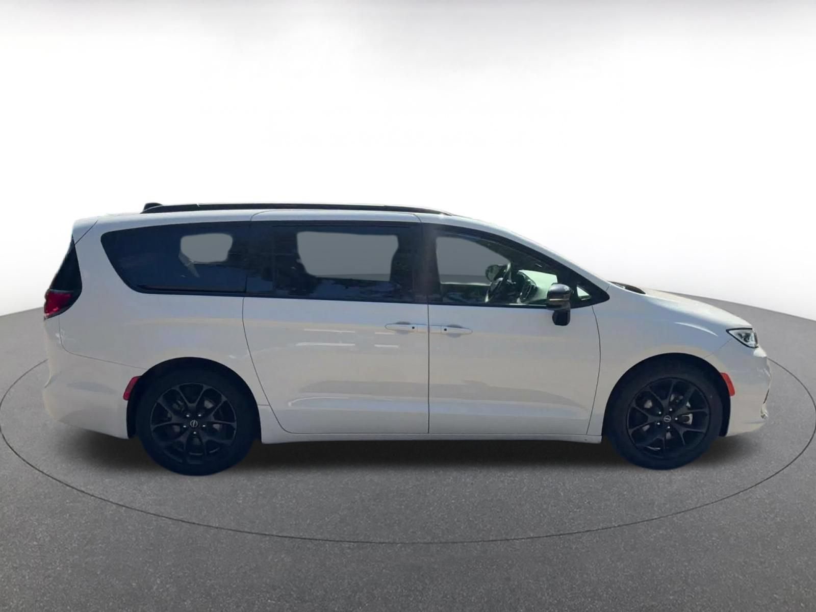 Thumbnail: 2025 Chrysler Pacifica - 13
