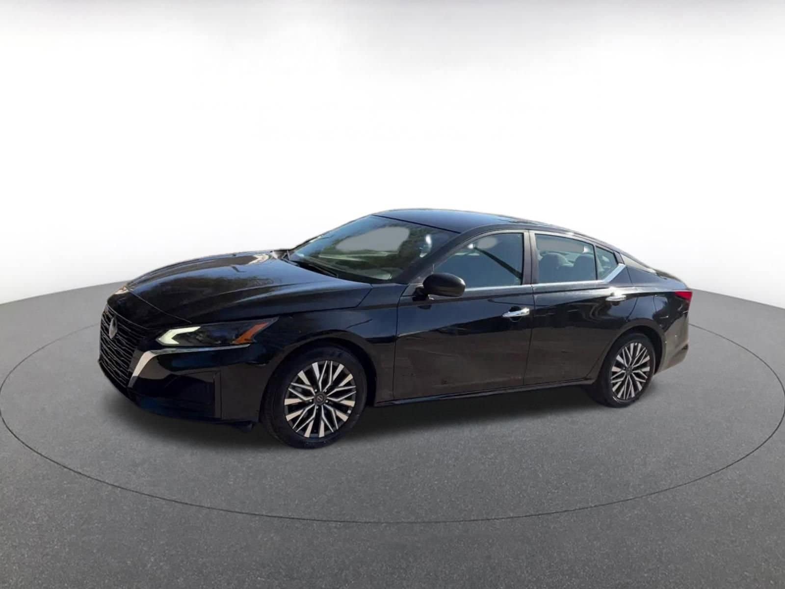 Thumbnail: 2025 Nissan Altima - 8